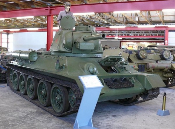 Т-34-76 также массово вооружались 76-мм орудиями, которые зачастую близки по характеристикам и калибру с «Тип 5 75-мм»