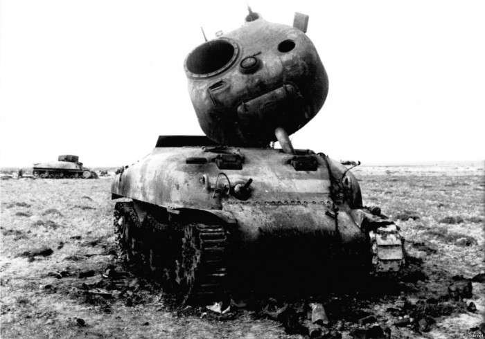 Последствие подрыва боекомплекта у танка М4 "Шерман"